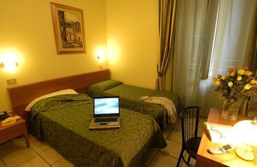Hotel 22 Marzo Milano Ngoại thất bức ảnh