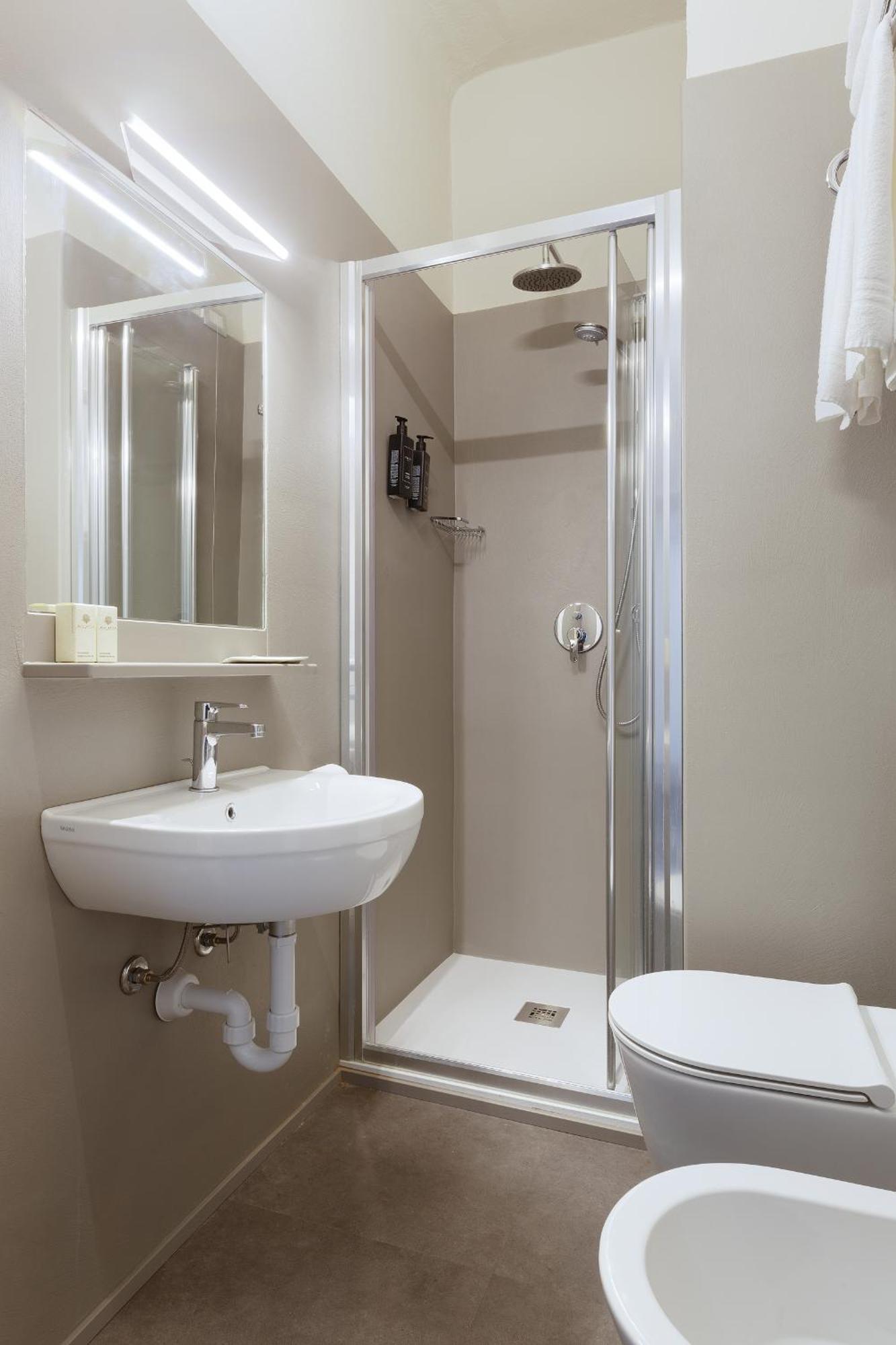 Hotel 22 Marzo Milano Ngoại thất bức ảnh